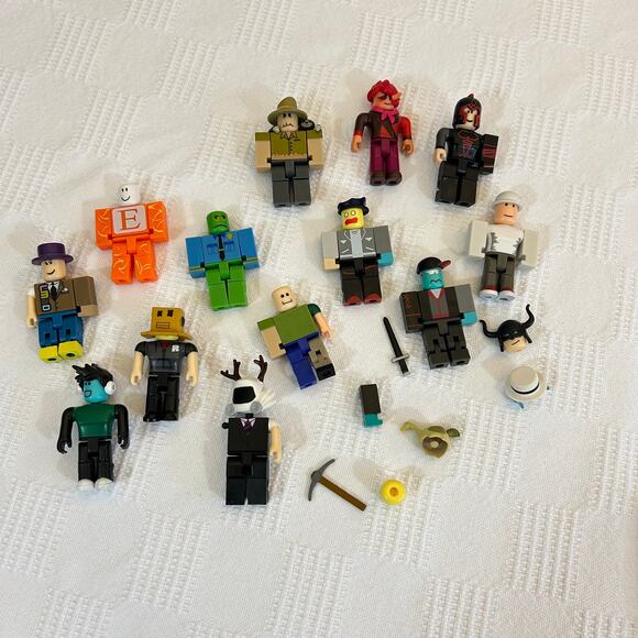 Roblox Action Figures Assorted Pieces - Picture 2 of 9